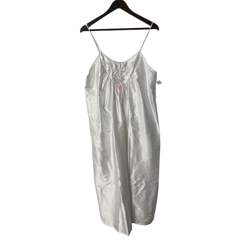 Vintage R Michael Alan white satin nightgown embrodiered‎ Marshall Fields
